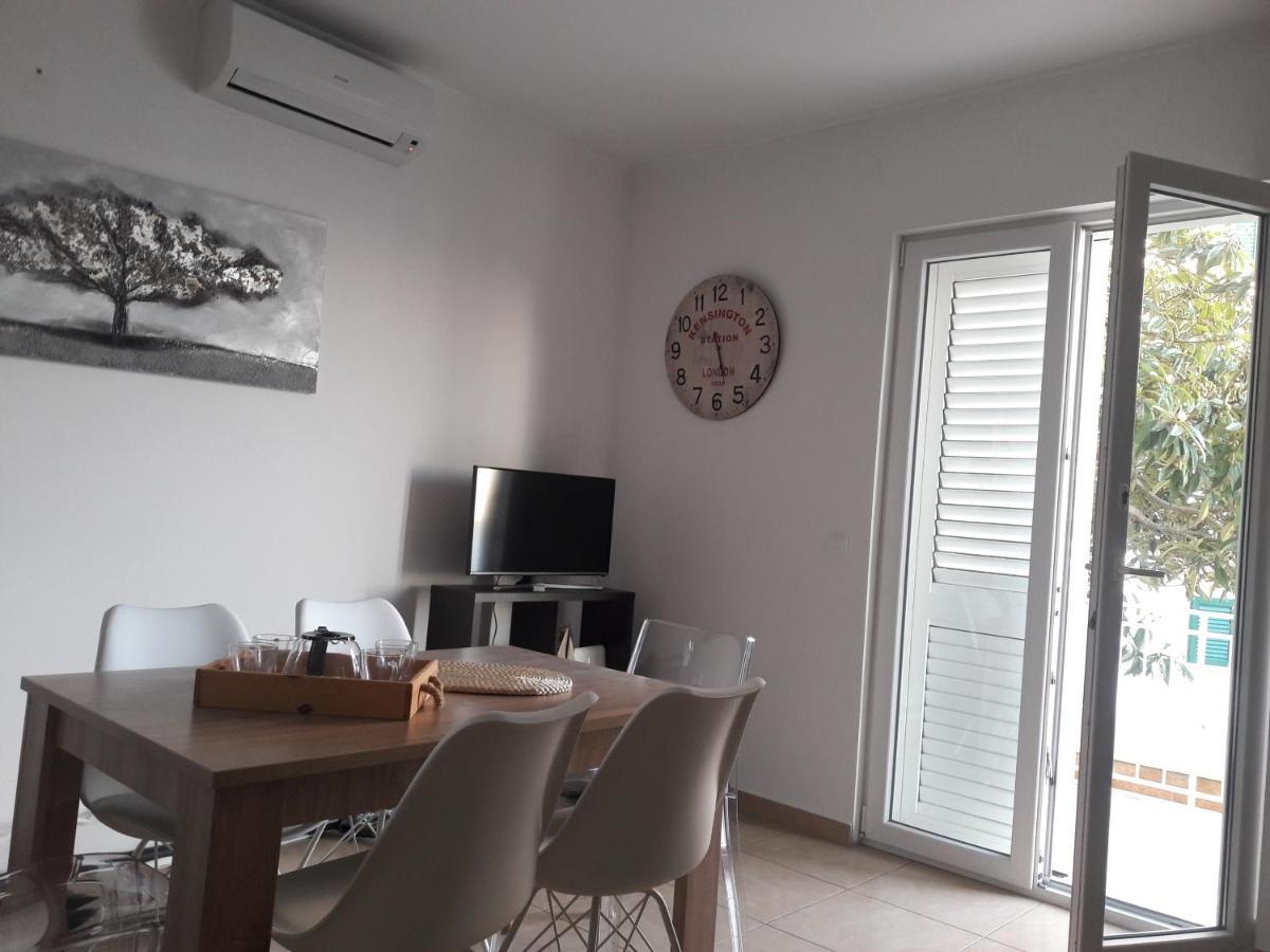 Apartment Tea Примоштен Екстер'єр фото